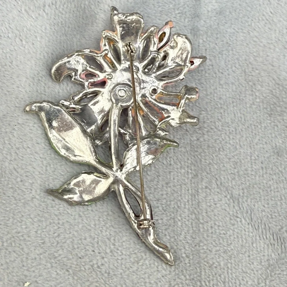 Vintage Pot Metal Brooch Pink Silver Tone Enamel Flower‎